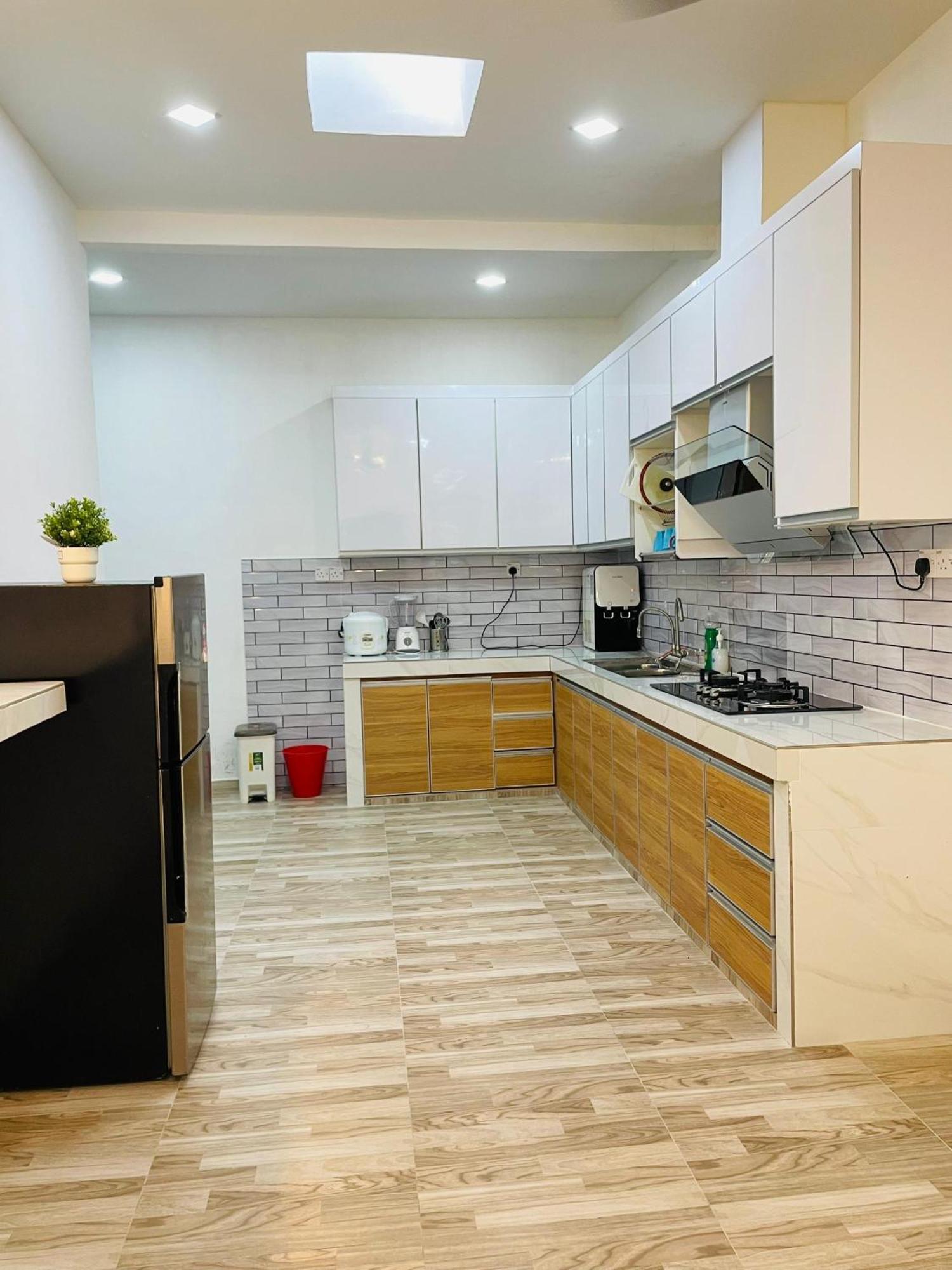 Nazirin Homestay No 27 Tmn Desa Manjung Lumut Extérieur photo