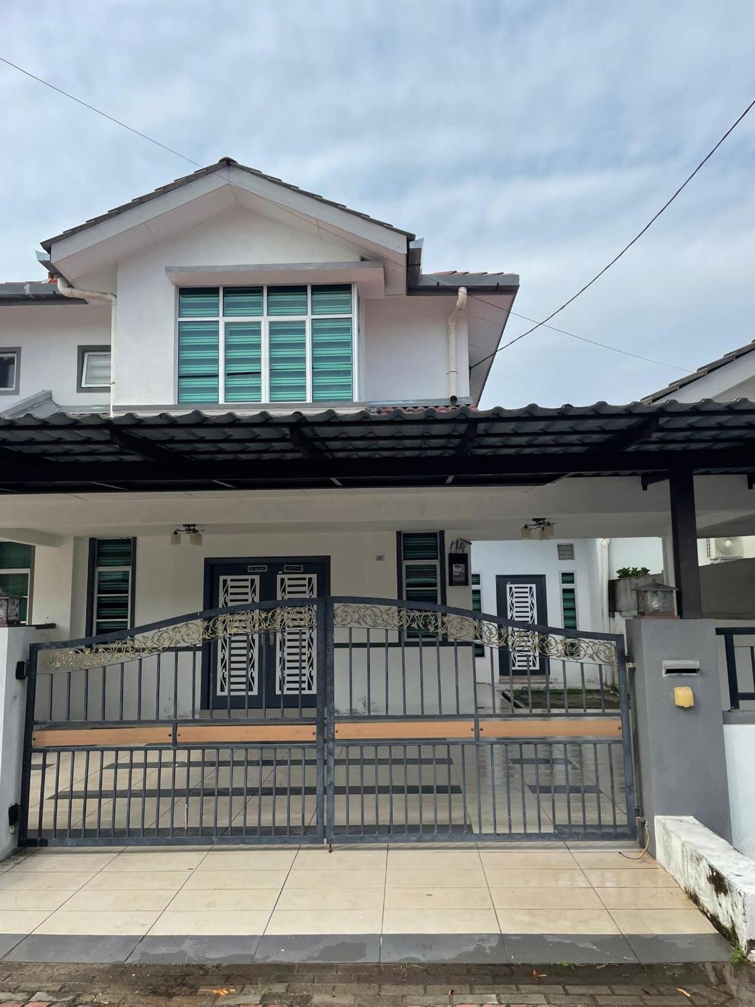 Nazirin Homestay No 27 Tmn Desa Manjung Lumut Extérieur photo